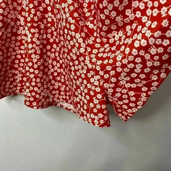 Boutique Red Floral Romper - Picture 4 of 5